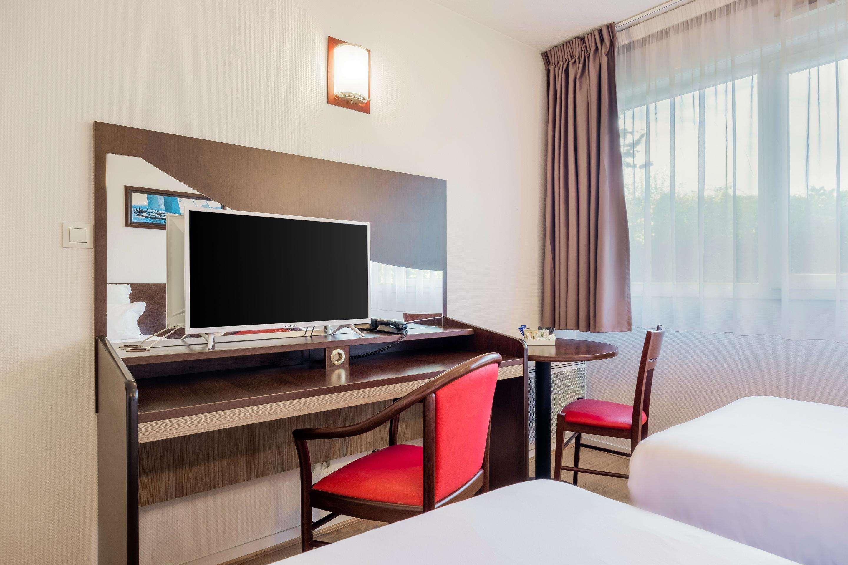 Comfort Suites Pau Idron Екстериор снимка