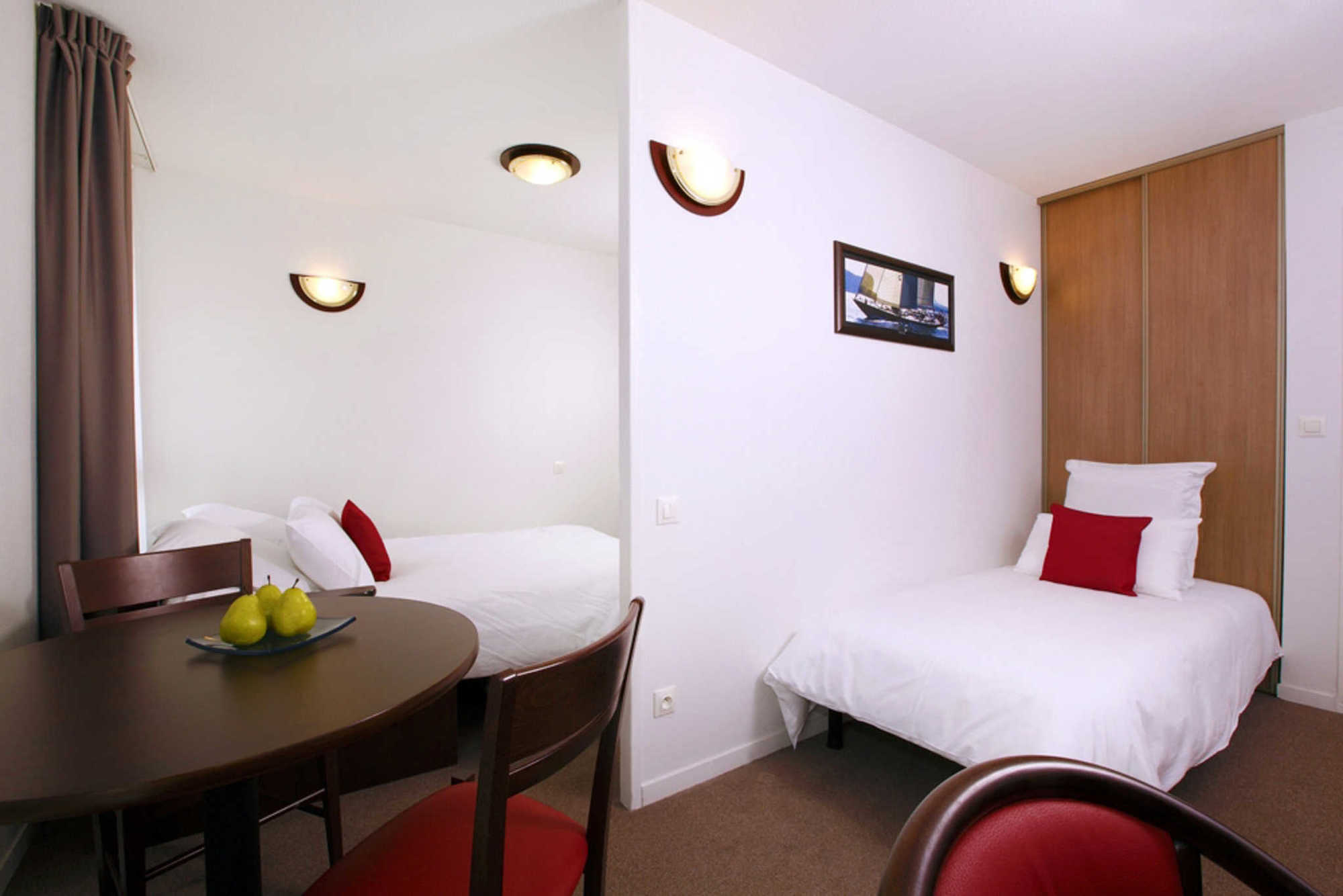 Comfort Suites Pau Idron Стая снимка