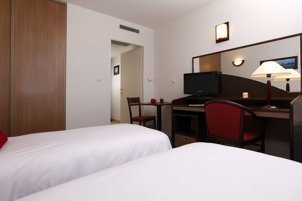 Comfort Suites Pau Idron Екстериор снимка