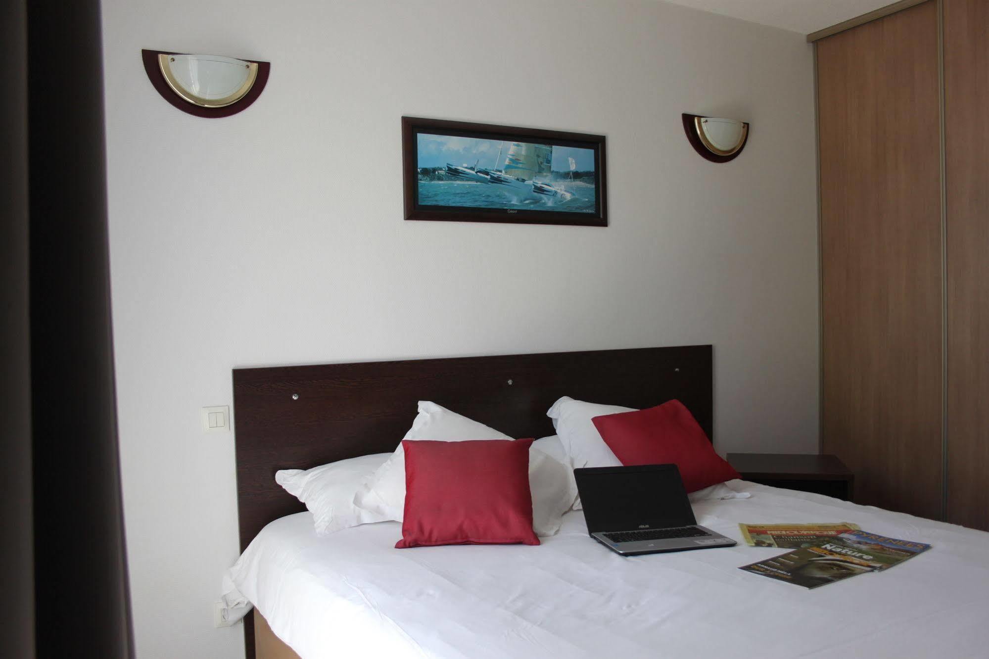 Comfort Suites Pau Idron Екстериор снимка